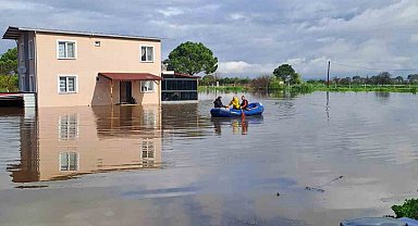Yükselen sular evde mahsur bıraktı, AFAD ekipleri yetişti