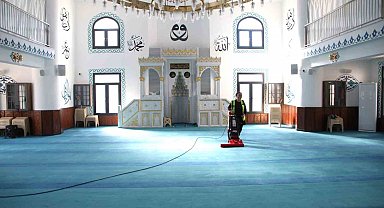 Yüreğir Belediyesi'nden ibadethanelerde bayram temizliği