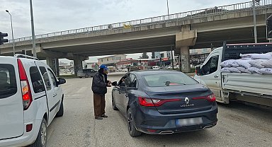 Zabıta operasyonuyla yakalanan dilencilerin üzerinde 4 bin TL'yi bulan para ele geçirildi