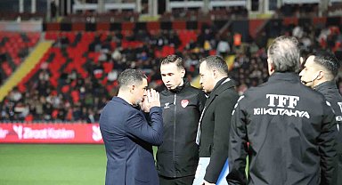 Ziraat Türkiye Kupası C Grubu'nda oynanacak olan Gaziantep FK - Fenerbahçe maçı stadın ışıklandırma sistemindeki arıza nedeniyle başlamadı.