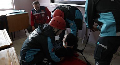 Zonguldak Anadolu Lisesi'nde deprem tatbikatı düzenlendi