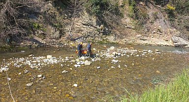 Zonguldak'ta 150 metreden dere yatağına düşen kadın hastaneye kaldırıldı