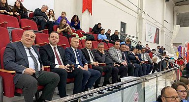 Zonguldak'ta raketler şampiyonluk için parkeye çıktı; 34 ilden 200 sporcu Kozlu'da