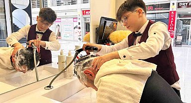 13 yaşındaki kuaför Çınar, küçük yaşına rağmen ustalarına taş çıkarıyor