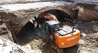 200 yıllık tarihi kemer köprü yol yapımı çalışmasında gün yüzüne çıktı