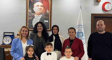 23 Nisan'da makam çocuklara devredildi