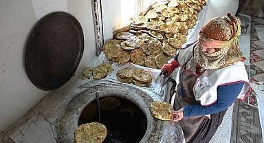 3 çocuk annesi kadın ürettiği ekmeklerle aile bütçesine katkı sağlıyor