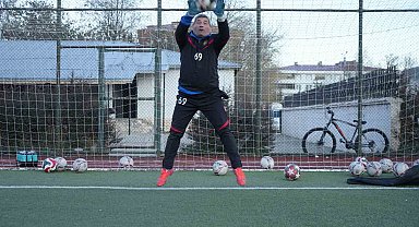 'Bayburt' müdür hem ismiyle hem de 40 yıllık futbol tutkusuyla dikkat çekiyor