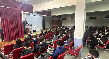 'Namaz Ağacı' yarışmasında dereceye giren fen liseli gençlere ödülleri verildi