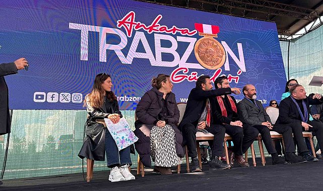 'Taşacak Bu Deniz' oyuncuları Trabzon Günleri'nde hayranlarıyla buluştu