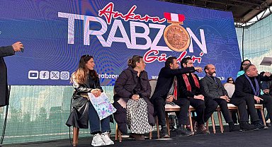 'Taşacak Bu Deniz' oyuncuları Trabzon Günleri'nde hayranlarıyla buluştu