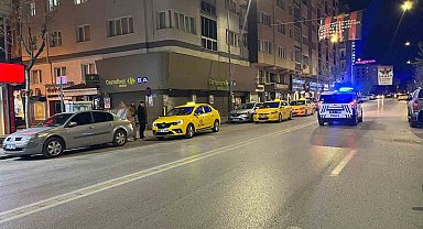 'Yan bakma' kavgasında bıçaklanan 1 kişi ağrı yaralandı