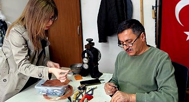 40 yıldır altın, gümüş ve bakıra ateşle şekil veriyor