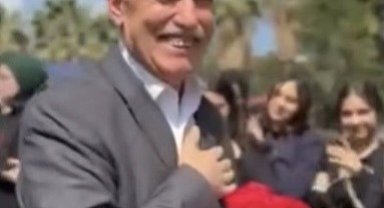 40 yıllık Arapça öğretmeni ilahilerle emekliliğe uğurlandı