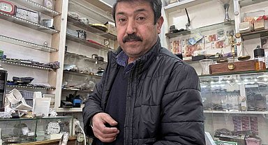 44 yıldır tarihi saatlere ince ayar veriyor