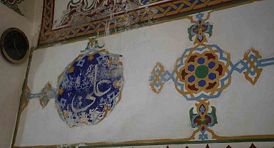 5 asırlık miras alarm veriyor: Ahi Evran Cami'nin sıva ve boyaları dökülüyor