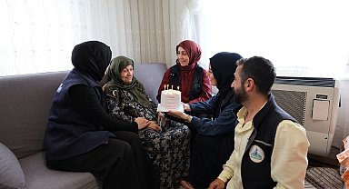 92 yaşındaki çınara doğum günü sürprizi