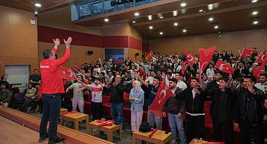 A Milli Takım'ın Kosova galibiyeti üniversite kampüsünde bayram havası estirdi