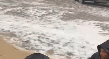 Adana'da dolu, sağanak ve hortum hayatı felç etti