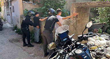 Adana'da metruk binalara narkotik denetimi