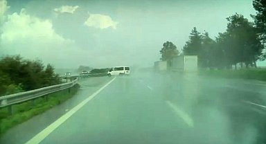 Adana'da panelvan araç takla attı