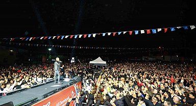 Adana'da yağmur altında Haluk Levent coşkusu