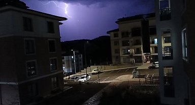 Adıyaman'da şimşekler geceyi aydınlattı