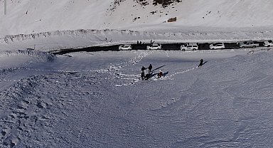 AFAD, Bahçesaray yolunda çığ incelemesi yaptı