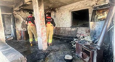 Afşin'de ev yangını: 4 kişi dumandan etkilendi