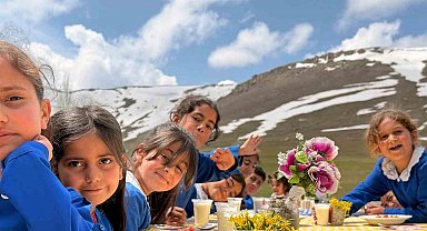 Ağrı'da öğrenciler baharı mangalla karşıladı