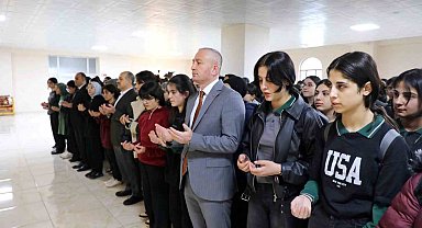 Ağrı'da okullarda eğitim, Kahramanmaraş'ta hayatını kaybedenler için okunan Fatiha ile başladı