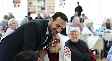 AK Parti İstanbul İl Başkanı Abdullah Özdemir'den huzurevinde duygulandıran buluşma