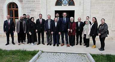 AK Parti İstanbul Milletvekilleri, cuma günleri sahaya inerek vatandaşlarla buluşuyor