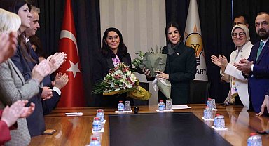 AK Parti'de devir teslim: Nilhan Ayan göreve başladı
