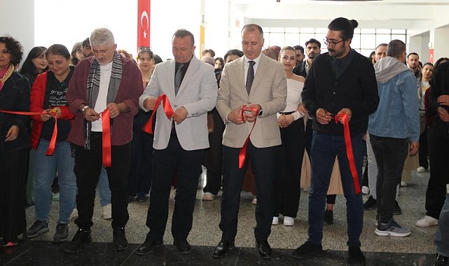 Akademisyenlerin yaptığı eserler sanatseverlerle buluştu