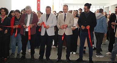 Akademisyenlerin yaptığı eserler sanatseverlerle buluştu