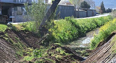 Akhisar'da 5 kilometrelik dere hattı temizleniyor