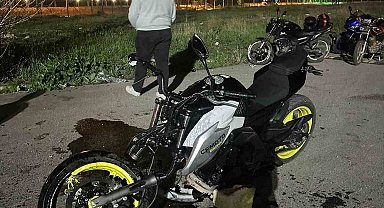 Akrobatik hareketler yapan iki motosiklet çarpıştı: 2 yaralı