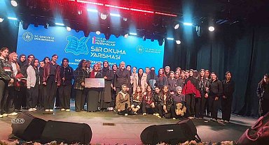 Akyakalı Aleyna Kurtbaş şiir okuma yarışmasında bölge birincisi oldu