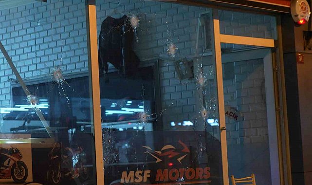 Alacak-verecek kavgası kanlı bitti: İş yerini uzun namlulu silahla taradılar, 4 kişi yaralandı