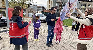 Alaşehir'de Romanlar Günü uçurtma şenliğiyle kutlandı