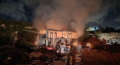 Alevlere teslim olan konteyner ve minibüs kullanılmaz hale geldi