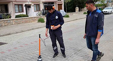 Altın değil, su kaçağı arıyorlar