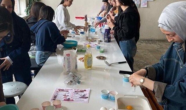 Altıntaş MYO'da Mini Kek Atölyesi düzenlendi