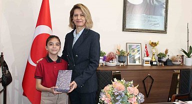 Altıntaş'ta çevreye duyarlı minik öğrenci ödüllendirildi