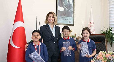 Altıntaş'ta dereceye giren öğrenciler ödüllendirildi