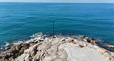 Ambulans kapatılan yol sebebiyle olay yerine ulaşamadı, kalp krizi geçiren vatandaş botla kurtarıldı