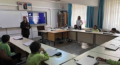 Anadolu Üniversitesi'nden Oklubalı Sabri Kahvecioğlu İlkokulu'nda girişimcilik eğitimi