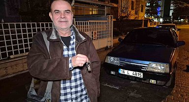 Anahtarı kontakta unutulan ve kendiliğinden kilitlenen otomobilin kapısını çilingir açtı