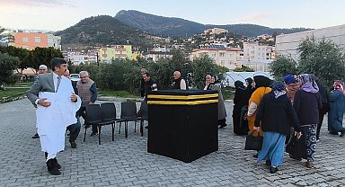 Anamur'da hacı adaylarına Kabe maketiyle uygulamalı eğitim